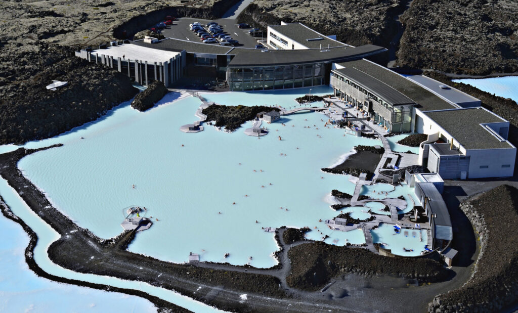 blue lagoon from air Guía para disfrutar de la piscina geotermal Blue Lagoon